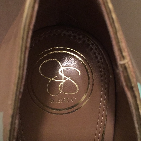 Beautiful Jessica Simpson Pumps, Nude, Size 10 - Picture 5 of 8